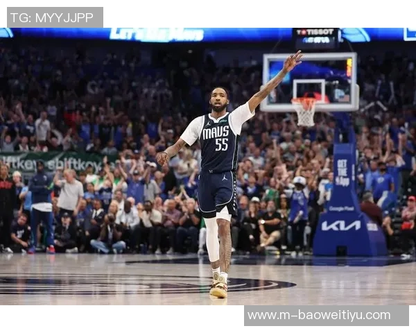 小琼斯专注比赛表现不在乎裁判判罚全力以赴追求胜利